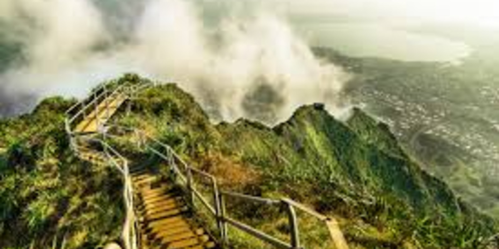 Stairway To Heaven Hike in Hawaii: Epic Haiku Stairs Adventure