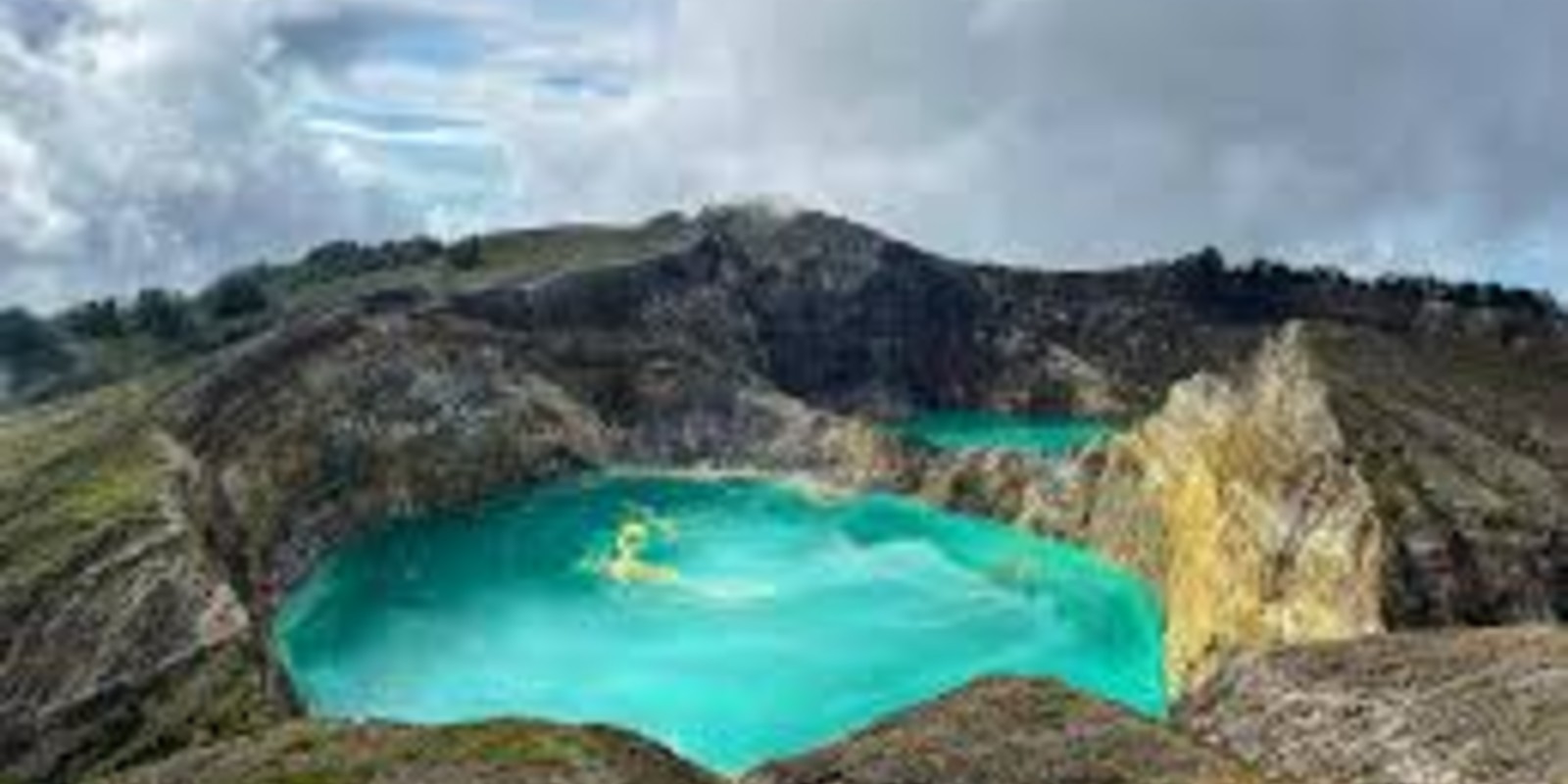 How to Visit Kelimutu Lakes, Flores – Travel Guide & Tips