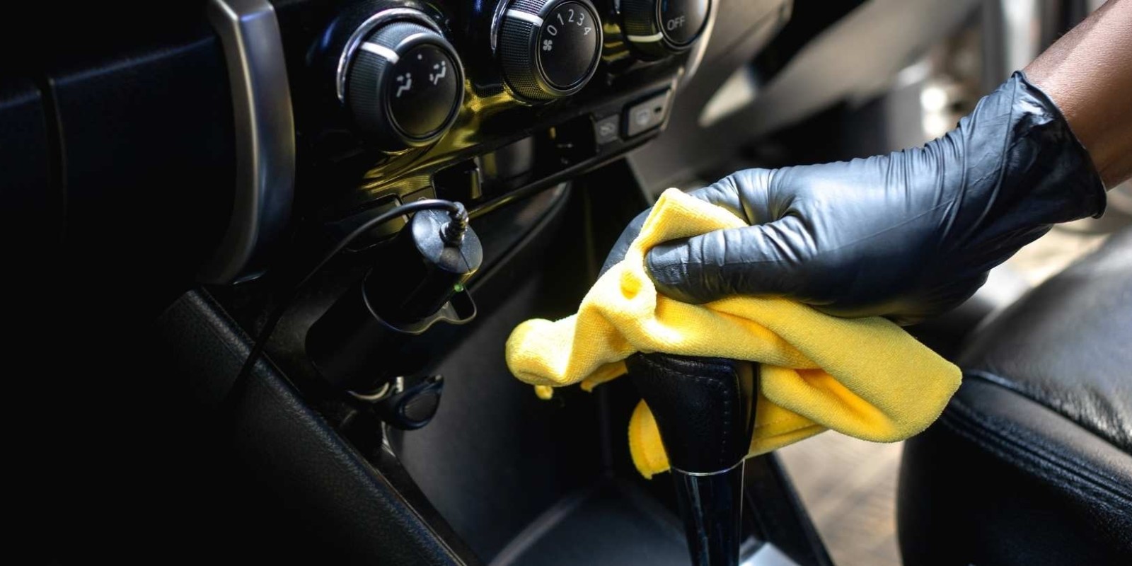 5 Clear Signs of Car Mold & How to Clean It Safely with Car Service at Home in Dubai