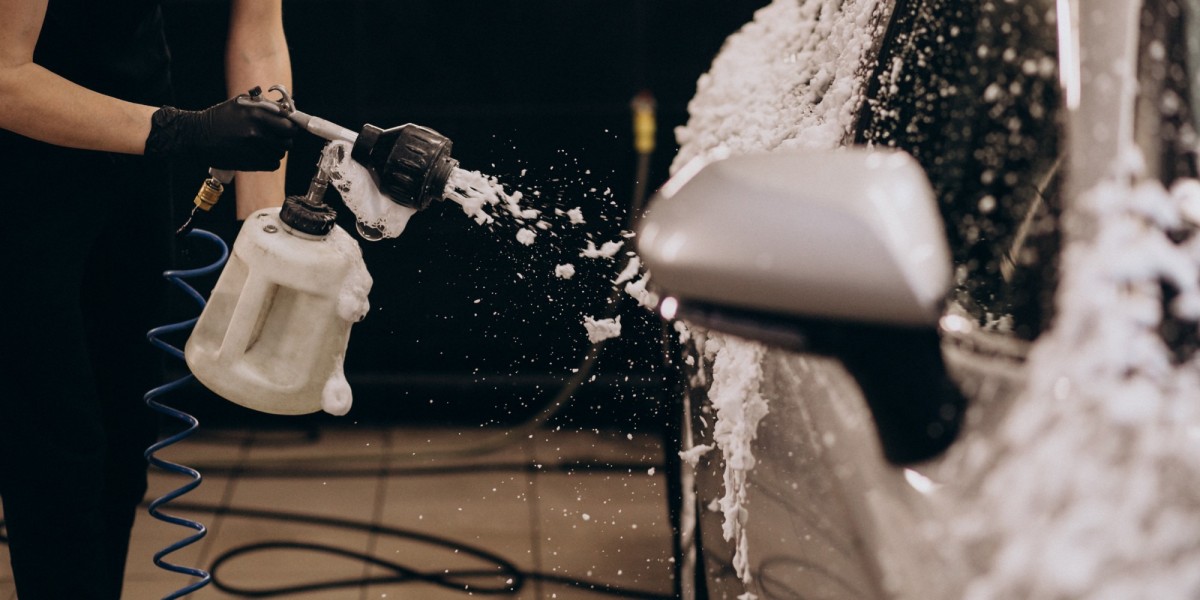 Top Benefits of Getting a Car Wash at Home in Dubai