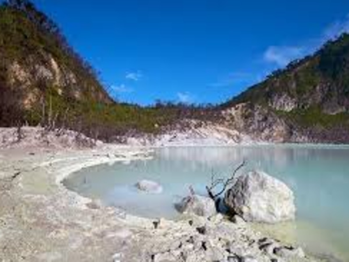 Visit Kawah Putih – White Crater Lake in West Java, Indonesia
