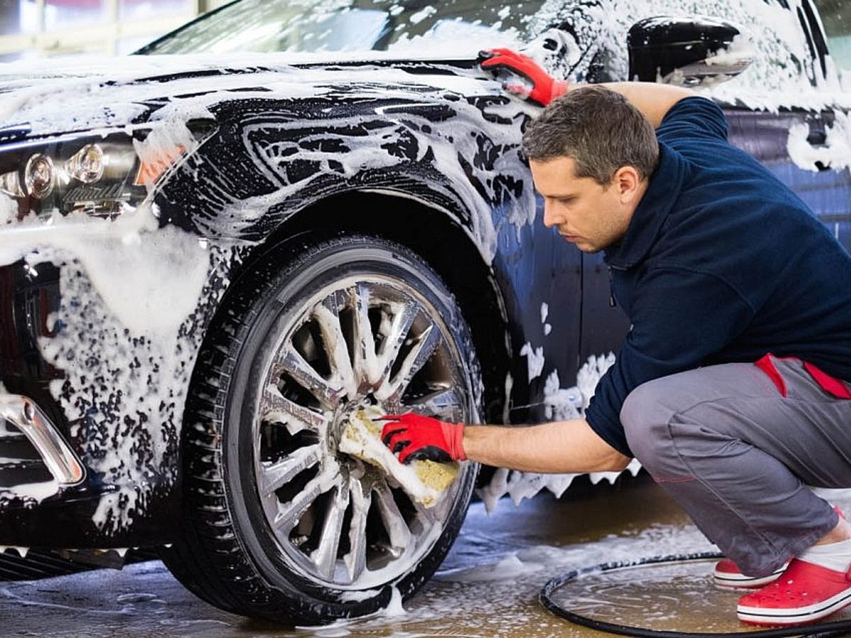 How Much Does a Car Wash Cost in Abu Dhabi? | At-Home Car Wash Prices
