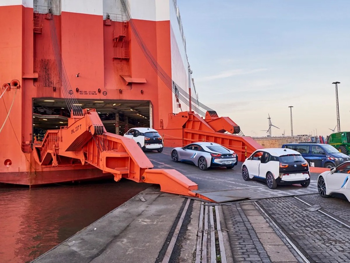 7 Essential Tips for Shipping Your Car from the UAE to Europe
